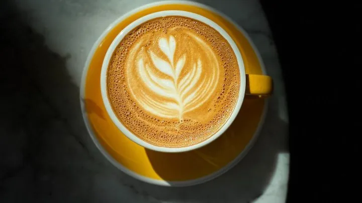 Welke melk voor in je koffie is het meest caloriearm?