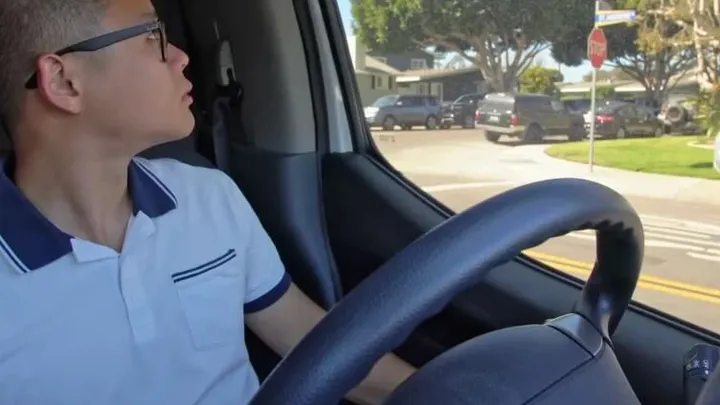 Homem troca apartamento por carro - Você não vai acreditar no que tem dentro!