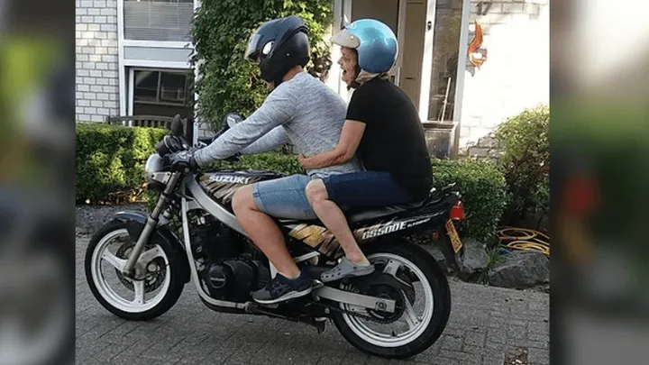Hartverscheurend: deze twee Haarlemse zussen helpen hun stervende moeder haar laatste wens te vervullen...