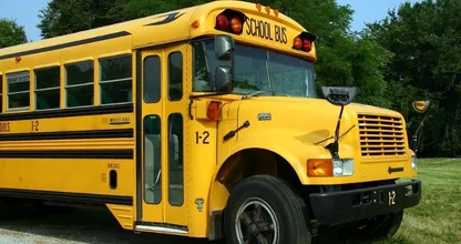 Man verbouwde deze oude schoolbus tot een fantastische woning