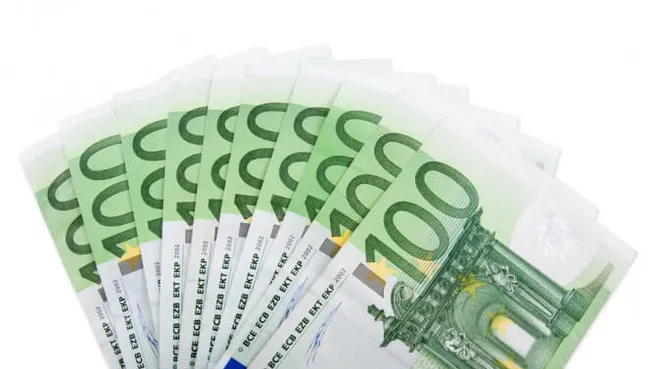 Er zijn 40.000 handtekeningen opgehaald voor het burgerinitiatief basisinkomen. Iedereen krijgt dan €1.000 per maand! Lijkt dat je wel wat?
