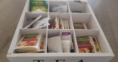 Jakkes! Dít is hoe smerig de theezakjes op je werk zijn...