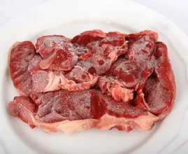Vous avez oublié de décongeler votre viande à temps ? Grâce à cette astuce, ce sera fait en un tournemain !