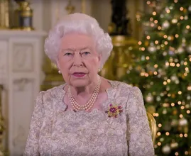 Dit is waarom de kerstversiering van koningin Elizabeth pas 6 februari wordt opgeruimd