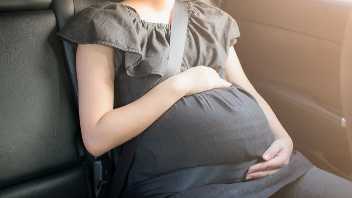 Bijzondere bevalling in Gelderland: baby komt ter wereld op rotonde