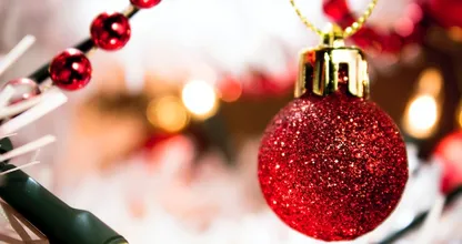 Kerstballen met glitter? Zo voorkom je dat de glitter loslaat