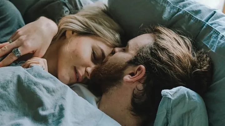 Is het beter voor je relatie om samen of apart te slapen?