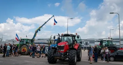 19 boeren aangehouden na blokkade distributiecentra Bleiswijk