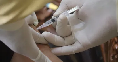 Huh? Werkt een coronavaccin beter met meer bijwerkingen?
