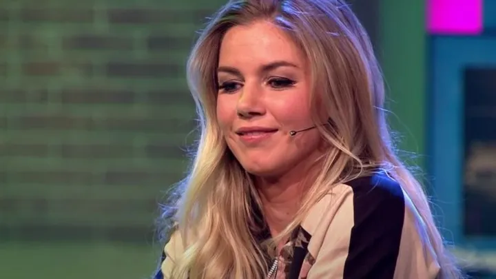Prachtig! Anouk Hoogendijk showt vol trots haar babybuik