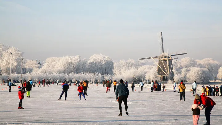 Winterse sneeuwbuien trekken het land over: 'Lokaal kan er 5 centimeter sneeuw vallen'