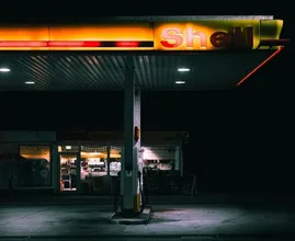 Benzineprijs stijgt tot nieuw record: bijna 2 euro per liter