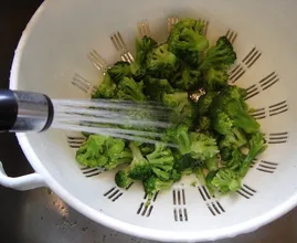 Você nunca deve enxaguar este vegetal antes de prepará-lo!