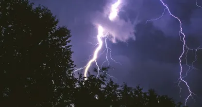 Aha! Dit is waarom je beter niet kunt douchen met onweer