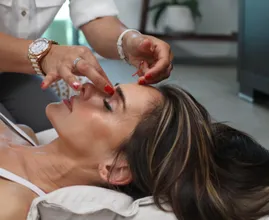 Hieraan kun je zien of iemand plastische chirurgie heeft laten doen