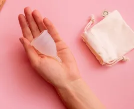 5x waarom je beter een menstruatiecup kunt gebruiken dan een tampon