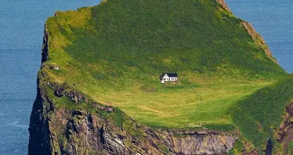 Cette femme de 87 ans vit seule sur une île isolée - Pour la première fois, elle ouvre les portes