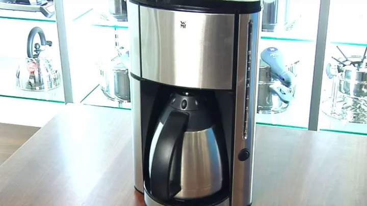 Your coffee maker is dirtier than you might think, but this is how you clean it!