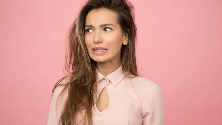 Erger jij je kapot aan de tics van anderen? Misschien heb jij dan deze aandoening