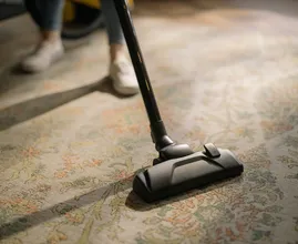 Dit is hoe vaak je je vloer eigenlijk moet stofzuigen