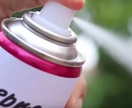 6 praktische Nutzen von Haarspray, die nichts mit deiner Frisur zu tun haben