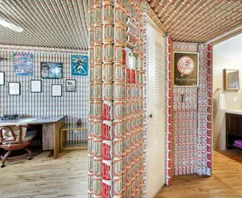 Casa dei sogni: questa casa è completamente coperta di lattine di birra