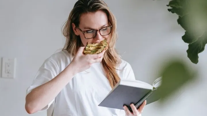 Onderzoek wijst uit: mensen die vaak knoeien zijn intelligenter