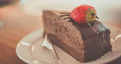 Onderzoek wijst uit: taart eten als ontbijt helpt bij afvallen