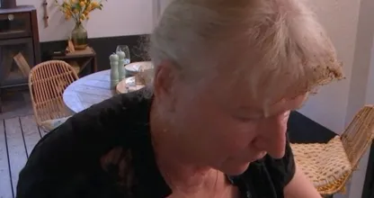 Oeps: Lang Leve De Liefde-Thea steekt letterlijk alles in vuur en vlam