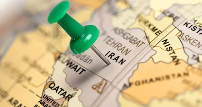 Protest in Teheran: protesterende vrouw in ondergoed tegen hoofddoekdwang opgepakt