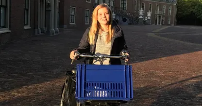 Spannend: prinses Ariane op de fiets naar school op eerste dag in brugklas
