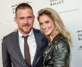 Wat een plaatje: Anouk van Schie pronkt met babybuik