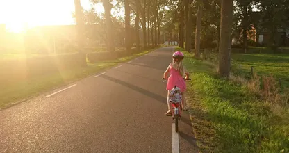 Veilig Verkeer Nederland waarschuwt ouders: 'Fiets met je kinderen naar school'
