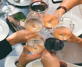 Om deze reden zou je elke dag een glas wijn moeten drinken