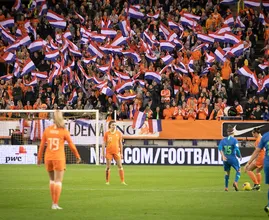 KNVB gaat Oranjevrouwen net zoveel betalen als heren