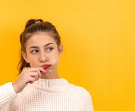 Esta es la razón por la que no debes enjuagarte con agua después de cepillarte los dientes