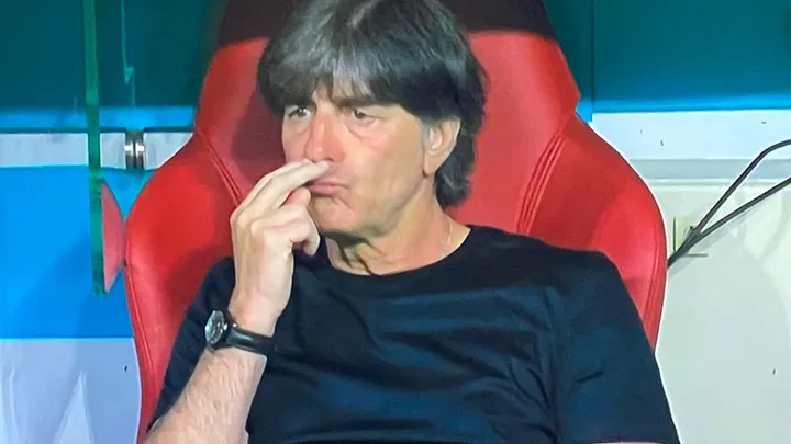 7 Mal als Joachim Löw vor der Kamera bei etwas erwischt wurde, das er nicht tun sollte