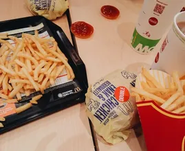 Het beste van het slechtste: Gezond bij de McDonald's eten? Deze burger bevat de minste calorieën!