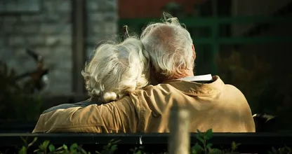 Ultiem liefdesverhaal: man en vrouw zijn 65 jaar samen en sterven hand in hand