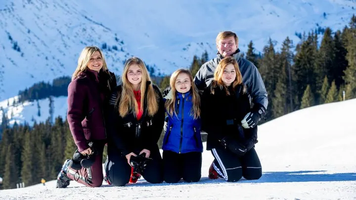 Dit zijn de vakantiekiekjes van de Koninklijke familie in het zonnige Lech