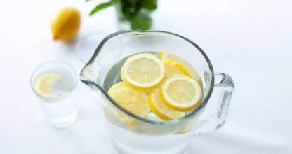 Ecco perché dovresti bere acqua e limone tutti i giorni