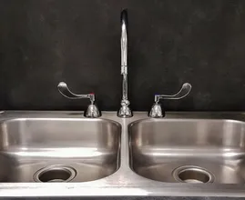 Handige tips: dit kun je doen tegen een stinkende gootsteen