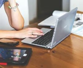 Vrouw betaalt 5300 euro boete in plaats van 53 euro
