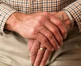 Stroomstootwapen ingezet tegen agressieve demente man (73)