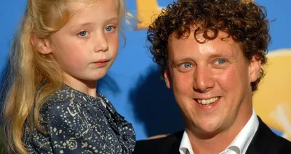Dochter (8) Jochem Myjer heeft ernstige ziekte. Wij wensen ze veel sterkte!