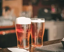 Paracetamol tegen pijn? Een biertje werkt veel beter!
