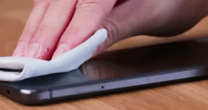 Putze dein Handy niemals mit Desinfektionstüchern, verwende lieber diesen selbstgemachten Geräte Reiniger