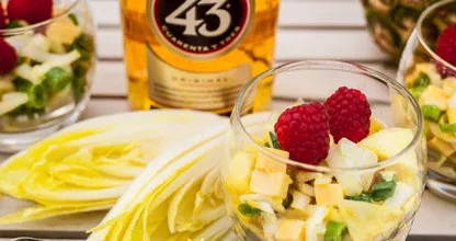 Vielleicht ein wenig komisch, aber es schmeckt echt richtig lecker: Chicoréesalat mit Licor 43