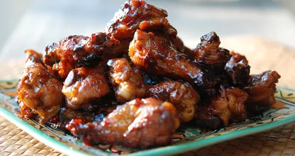 Estas piernas de pollo "pegajosas" adobadas en Licor 43 quedan como para chuparse los dedos