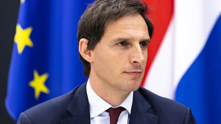 Oei: minister Wopke Hoekstra test positief op corona